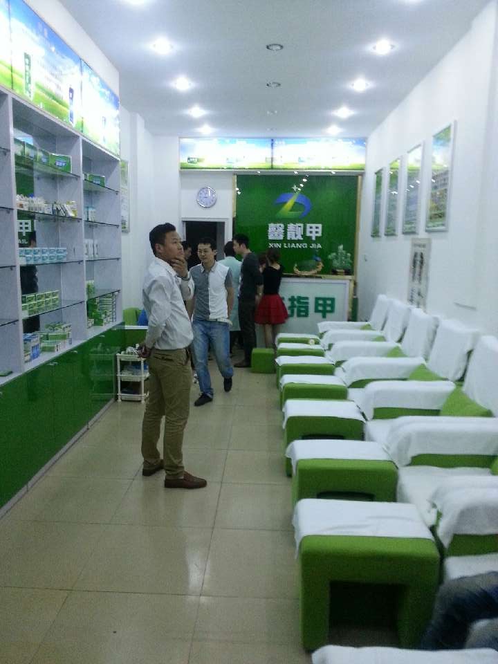 1.刚得灰指甲有哪些症状？