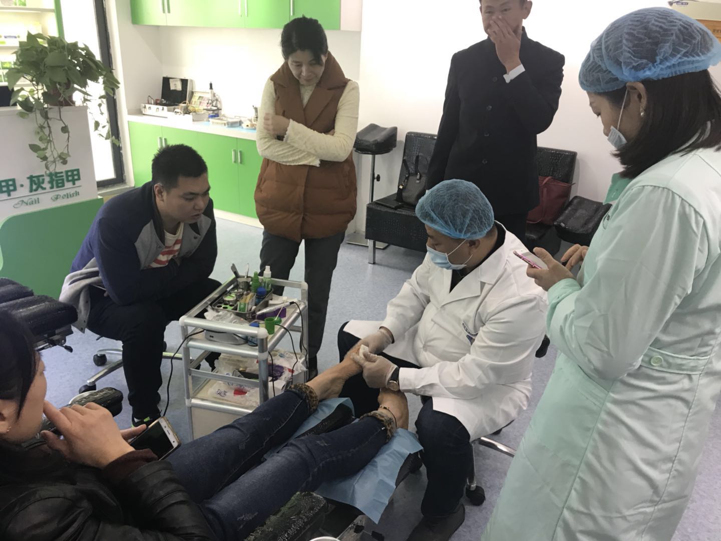 馨靓甲·灰指甲保健具体是怎样康复？ 是只吃药吗？