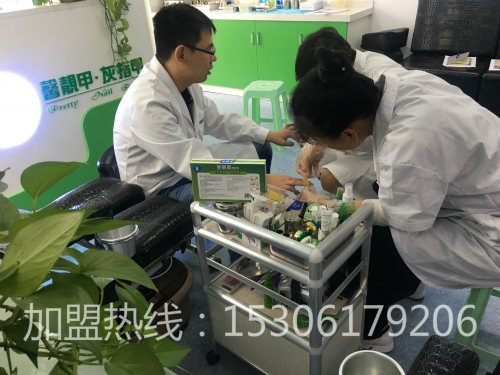 馨靓甲灰指甲连锁店为什么生意这么好？