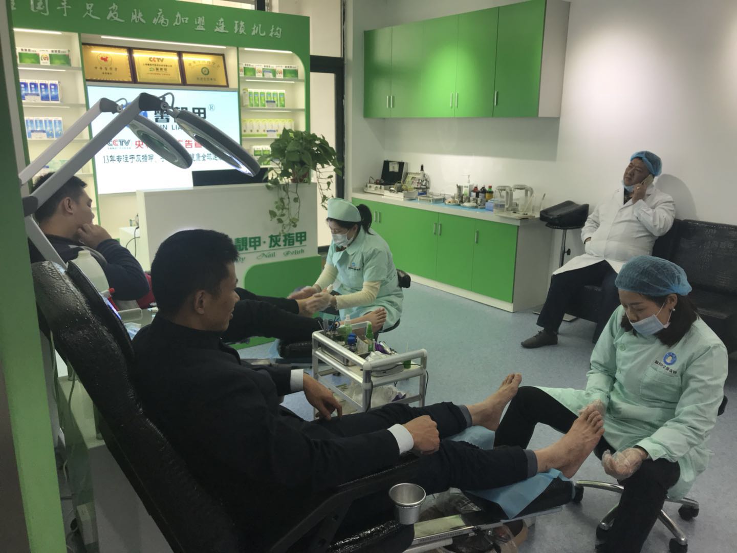 皮肤厂家连锁经营加盟店不可忽视的情感因素