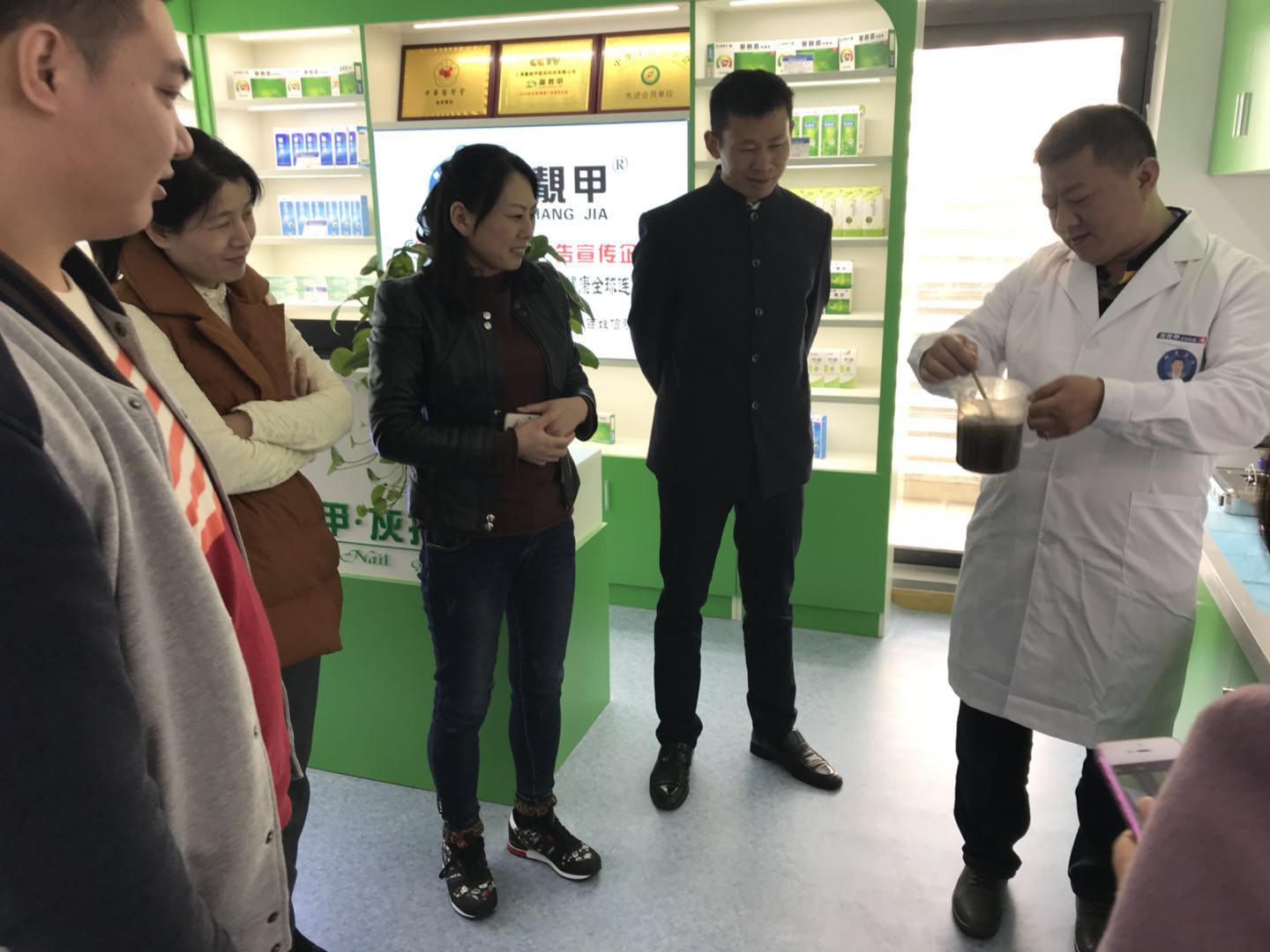 馨靓甲足浴连锁与您勇攀事业巅峰，共享成功辉煌