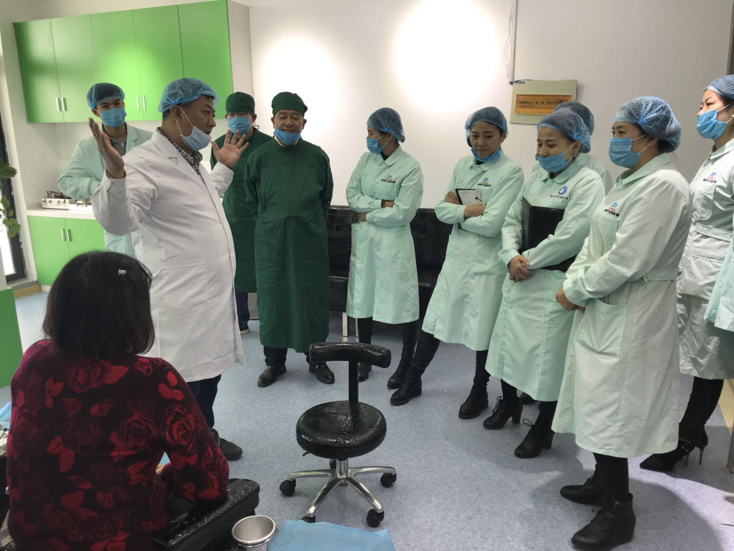 上海灰指甲加盟店 94年的成功创业者！