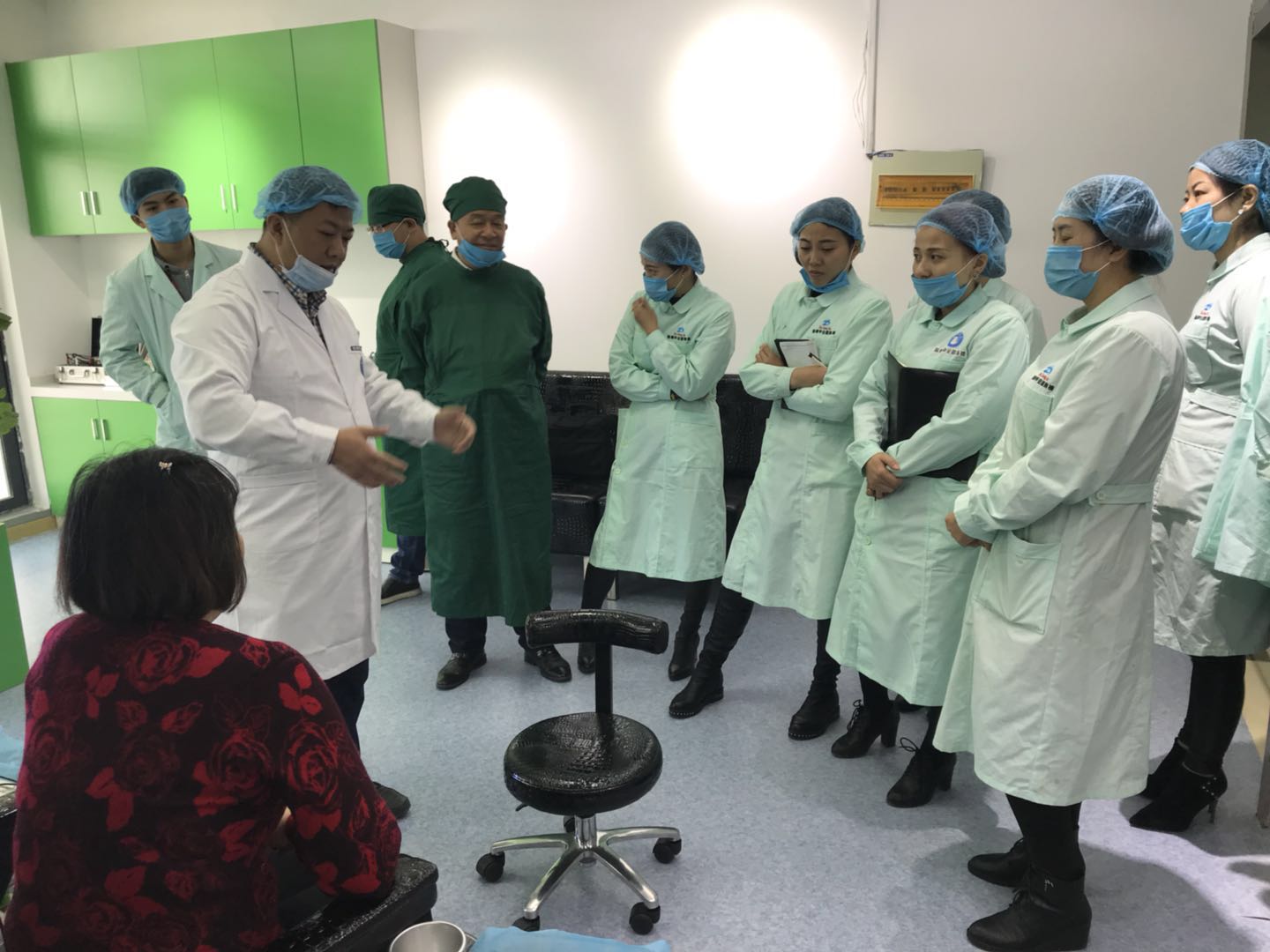 在上海灰指甲加盟费怎么有效管控？