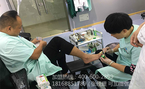 手足癣是什么引起的 馨靓甲手足癣连锁店教你如何辨别